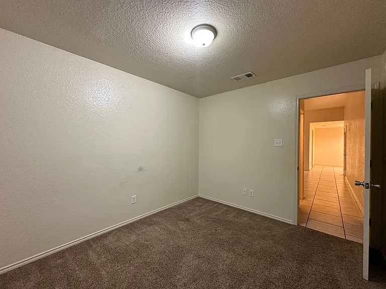2403 Lavender Ln — Photo 20