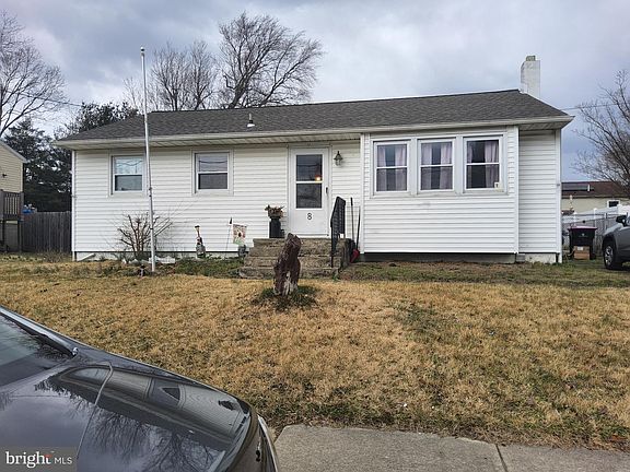2nd image of 8 Essex Ave