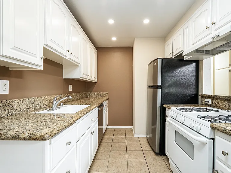 3425 E 15th St #12 — Photo 7