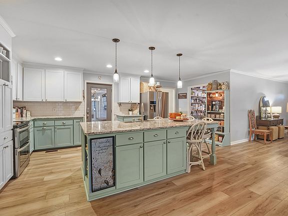 2nd image of 811 Hogans Branch Rd