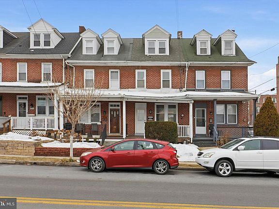 3rd image of 932 N Plum St