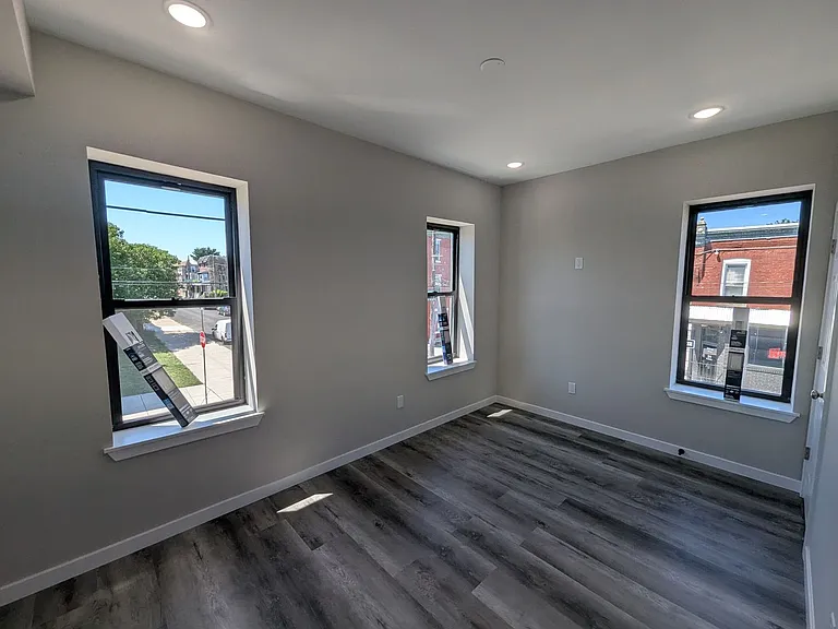 4995 W Thompson St — Photo 6