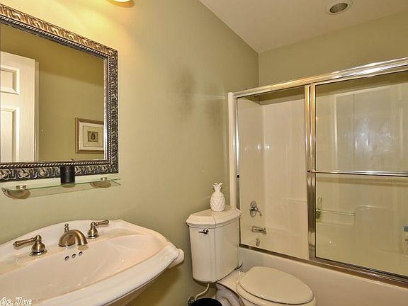 4th image of 20 Garden Oaks Dr