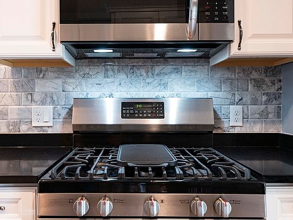 5th image of 60 Lenox St Unit 4