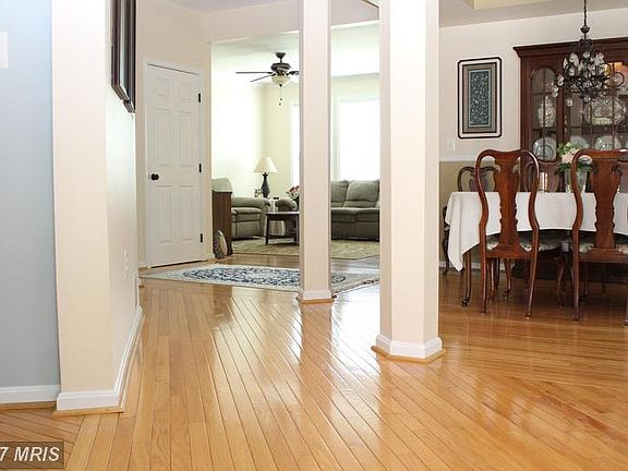 3rd image of 6841 Hollow Glen Ct