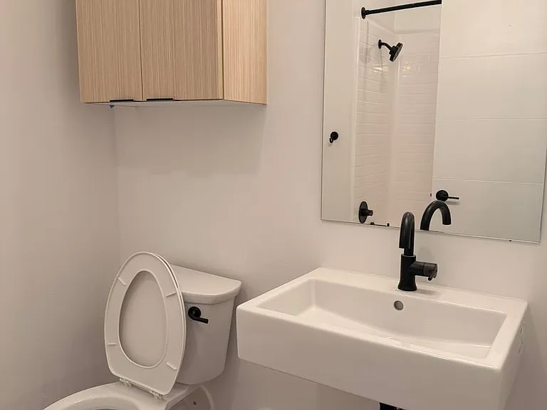 Rainford Apartments — Photo 74