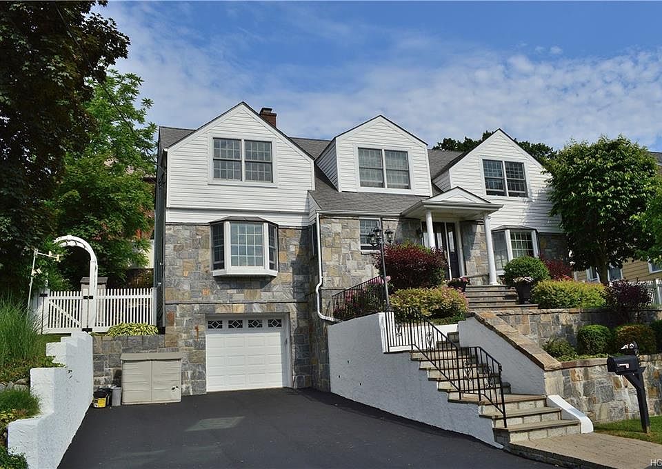 1st image of 22 Fairway Dr