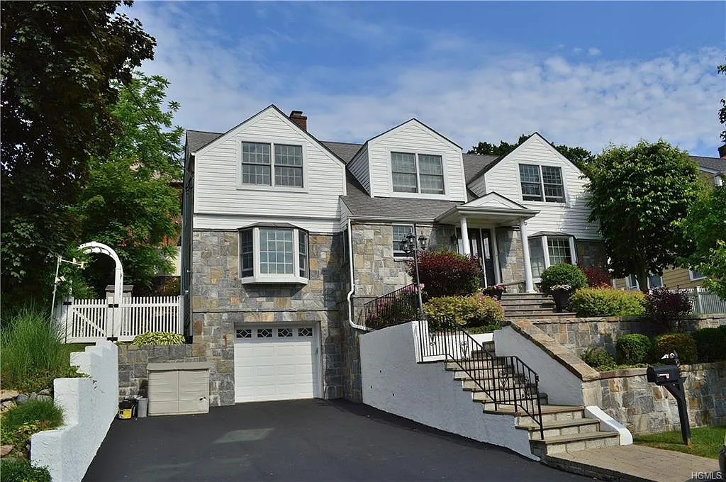 22 Fairway Dr photo 1