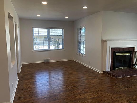 4th image of 1201 N Henderson Ave