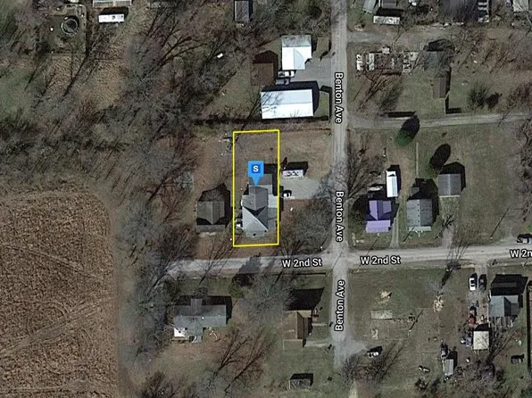 202 W 2nd St, Johnston City, IL 62951