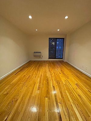 5th image of 435 E 86th St APT 5D