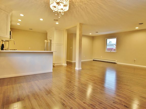 3rd image of 925 Kennedy Blvd