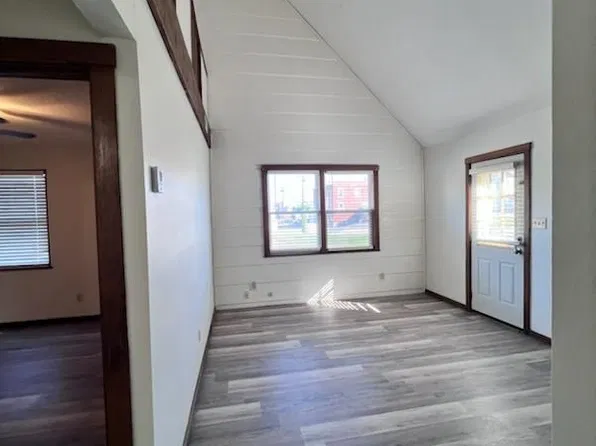 116 W South St, Mount Vernon, MO 65712