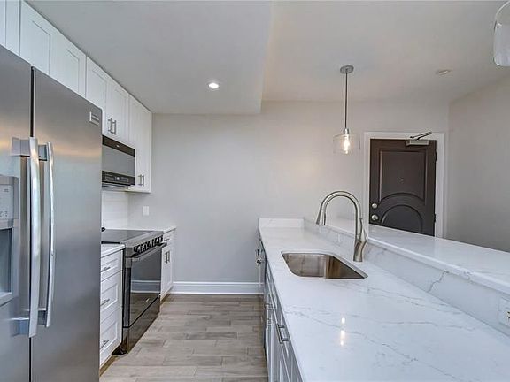 5th image of 1238 E Kennedy Blvd Unit 701