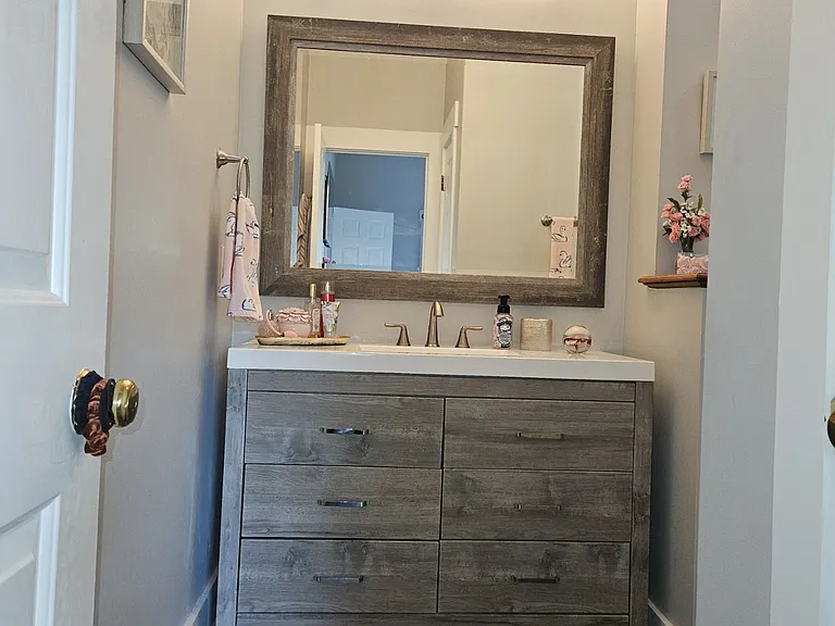 Insuite main bathroom