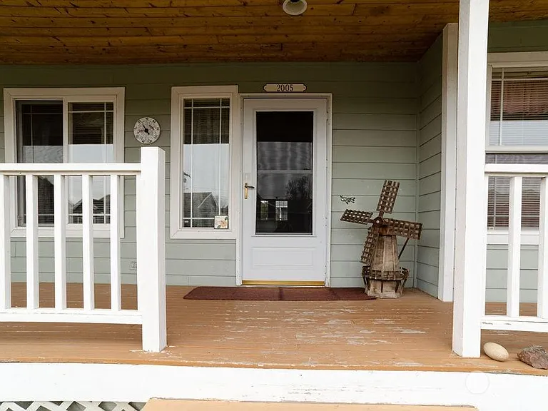 2005 Heartland Dr — Photo 2