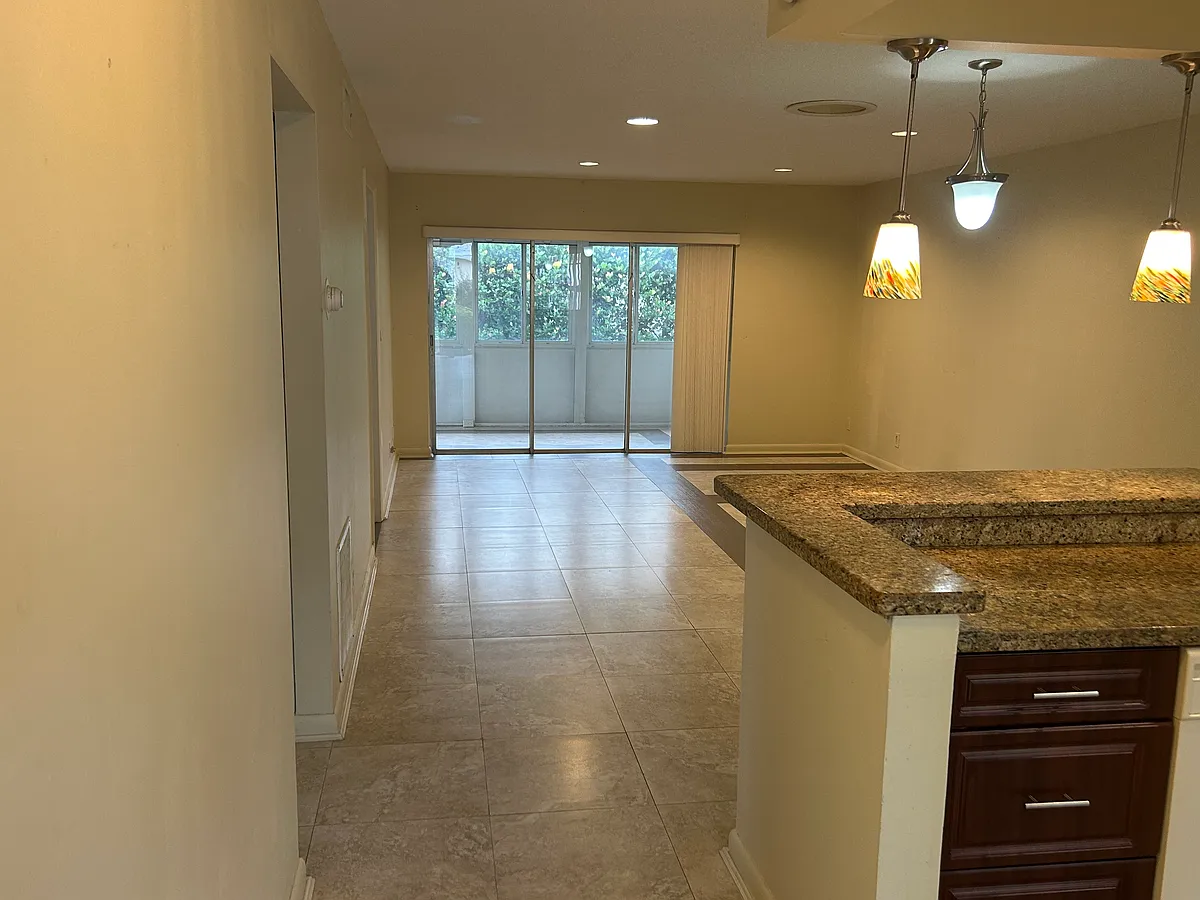 Building Photo - 374 Bennington Ln #374