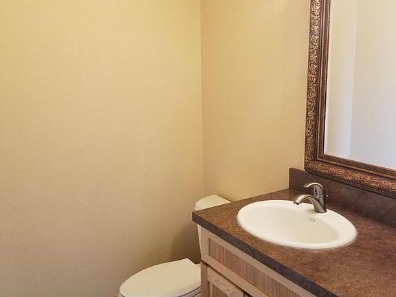 Upstairs 1/2 Bathroom