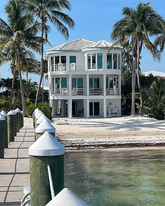 1st image of 115 Coco Plum Dr