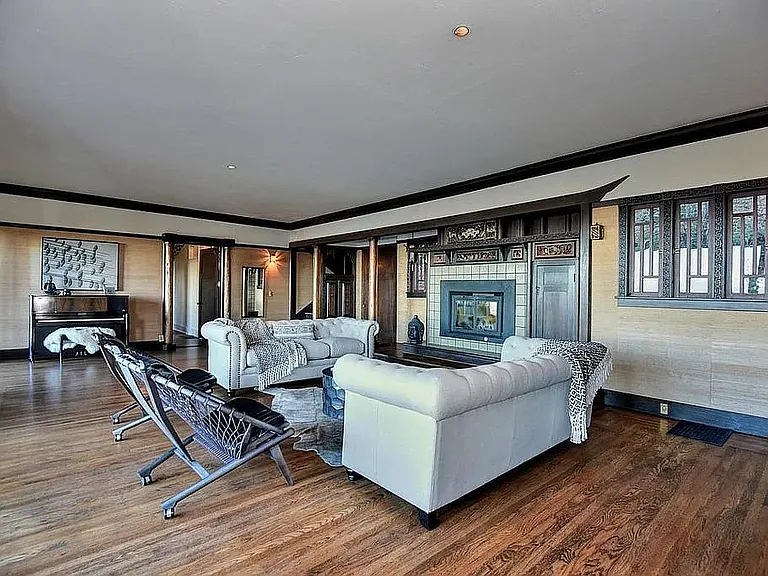 Traditional living room