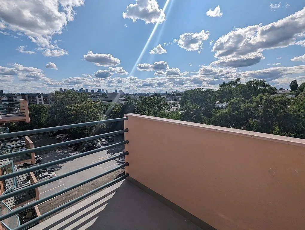 2 bed, 1.5 bath, 934 sqft, $2,700 — Photo 2