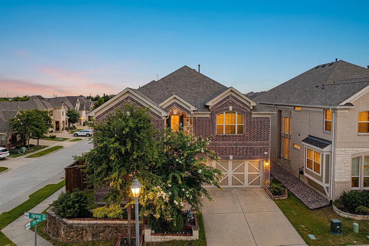 5 bed, 4.0 bath, 3036 sqft, $3,200 — Photo 1