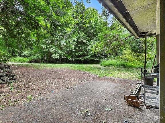 3rd image of 4049 Rainwood Drive NW