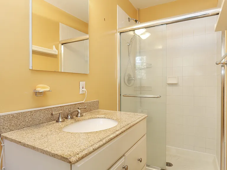 7 Susan Ct — Photo 13