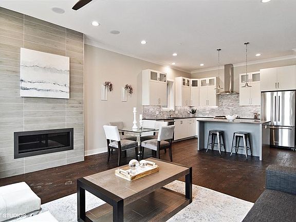 5th image of 3037 W Belmont Ave #3
