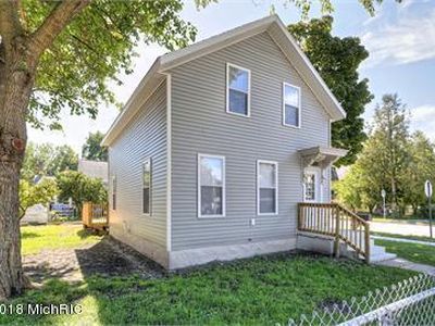 758 Lake Michigan Dr NW, Grand Rapids, MI, 49504