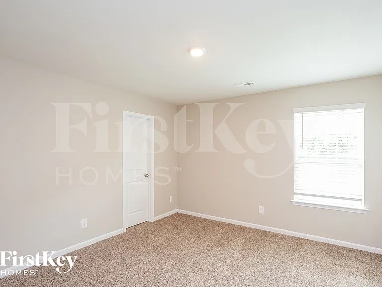 2209 Rolling Hills Dr — Photo 13