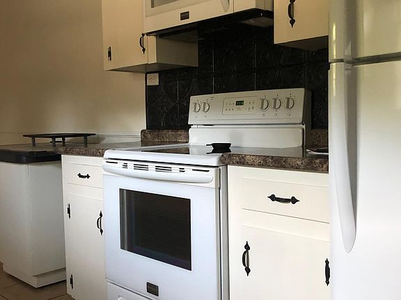 3rd image of 111 Stratford Dr