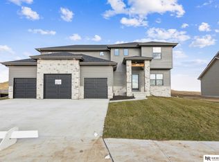 8610 Legacy St, Papillion, NE 68046