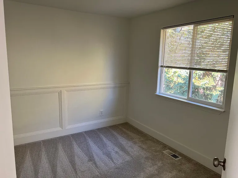 17815 SW Robert Ln — Photo 12