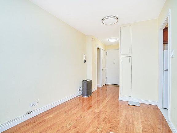 4th image of 220 E 60th St APT 8F