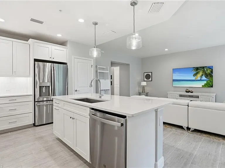 2560 Seychelles Dr #1003 — Photo 8
