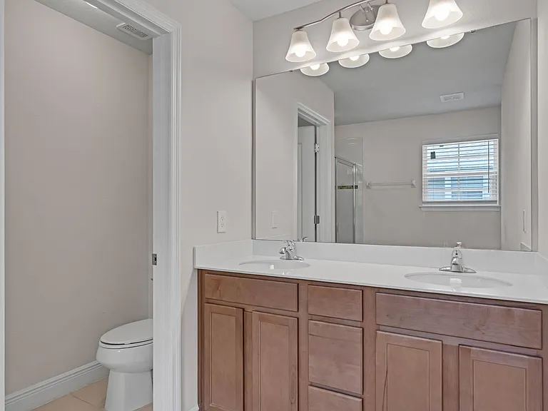 569 Bethesda Ct — Photo 9