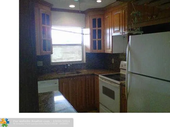 8060 N Sunrise Lakes Dr APT 310, Sunrise, FL 33322