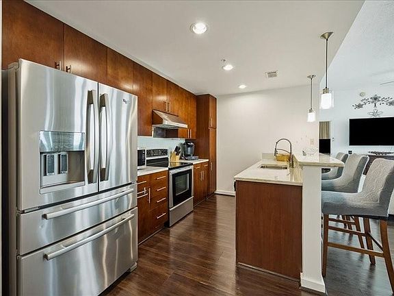 2nd image of 5925 Almeda Rd Unit 11901