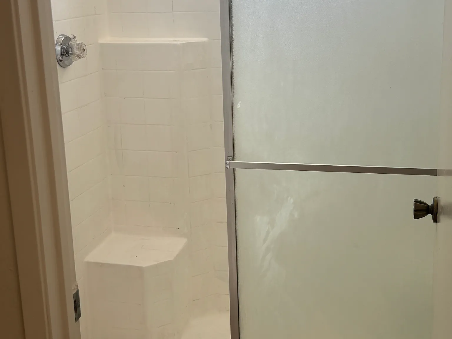 3 bed, 2.5 bath, 1639 sqft, $3,150 — Photo 3