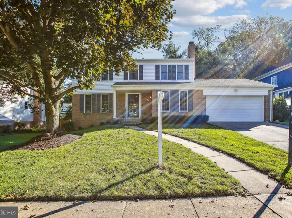 1827 Saint Boniface St, Vienna, VA 22182