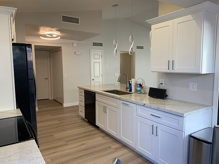13618 S 41st Pl — Photo 4