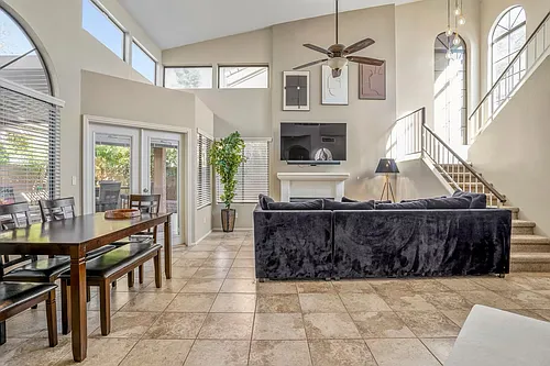 40 W Sarah Ln Photo 1