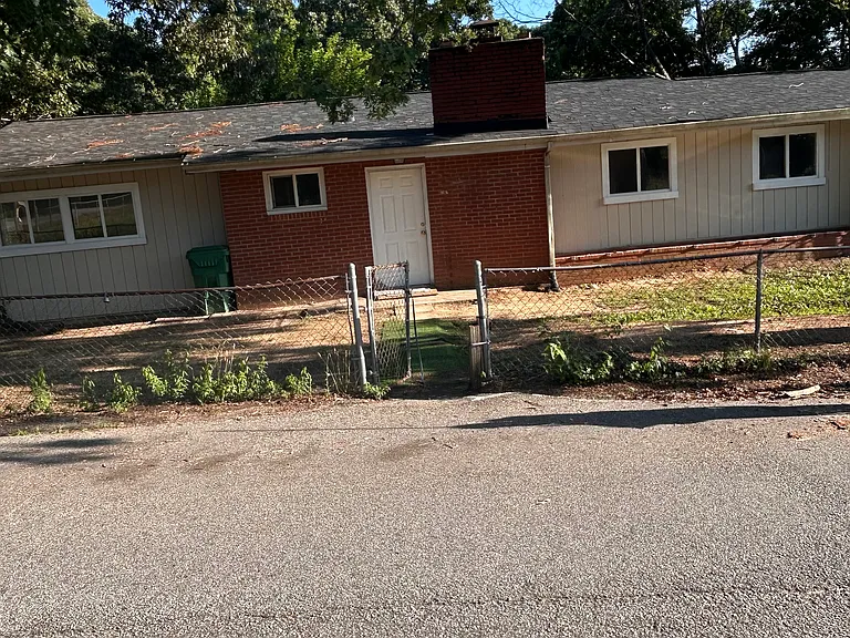 2226 Yale Ct — Photo 7