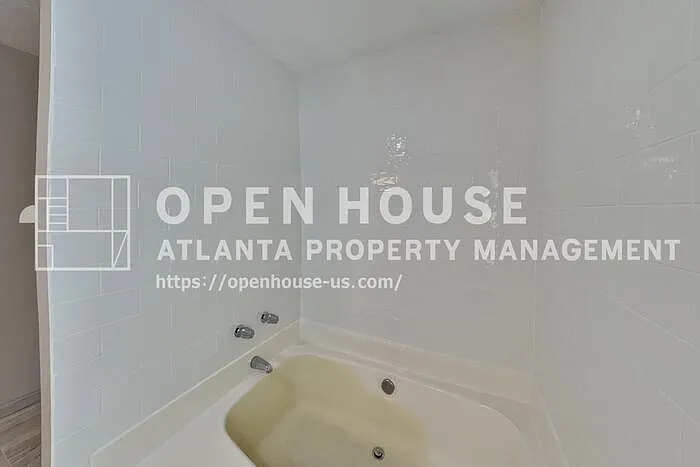 620 Gregory Manor Dr SW — Photo 10