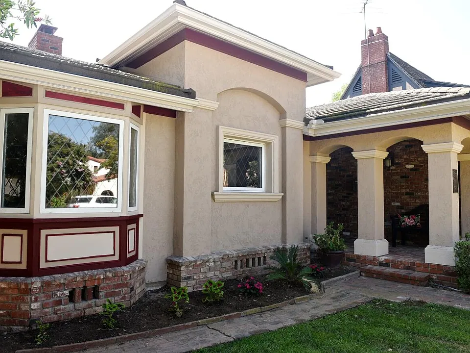 244 E Claiborne Pl