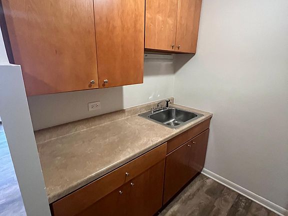 4th image of 6010 N Winthrop Ave APT 103