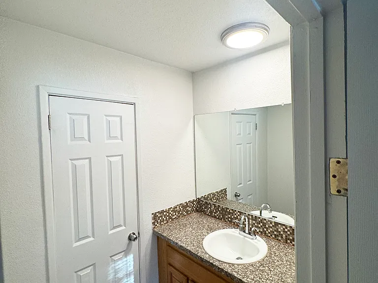 Walnut Manor — Photo 13