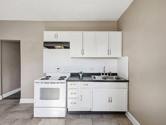 5th image of 393 Saint Clair Ave