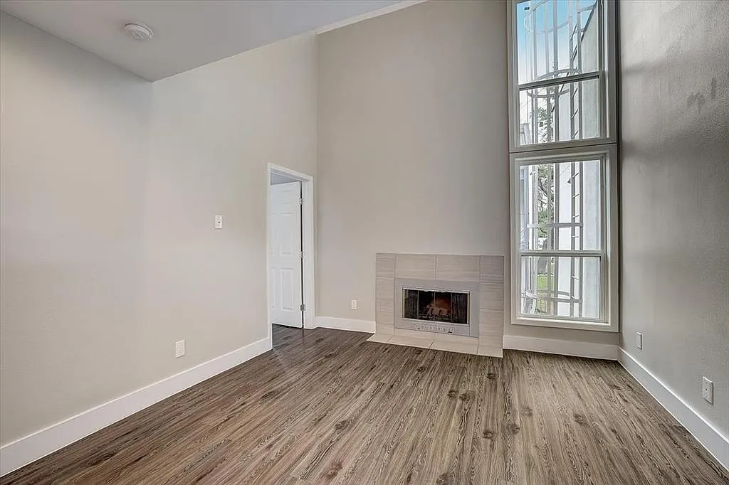 2 bed, 2.0 bath, 849 sqft, $1,500 — Photo 2